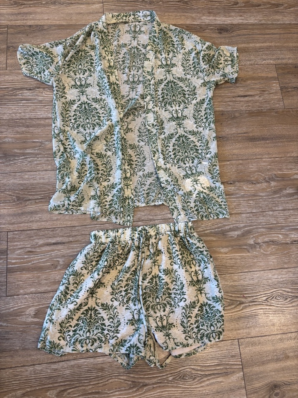 NWT Women’s SHEIN 2 Piece Green White and Cream  Patterned Short Set Size Small